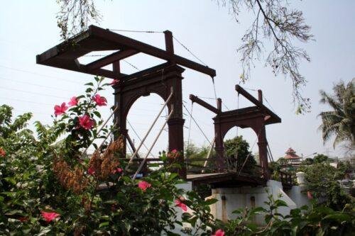 800px-Jembatan_kota_intan_JKT