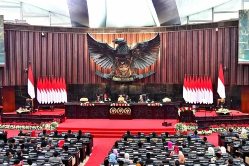 ruang-sidang-dpr-ri-1044x696.jpeg