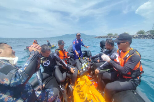 SAR-korban-tenggelam-teluk-manado-a