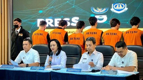 imigrasi-ungkap-kasus-wna-terduga-investor-bodong-di-tangerang-1764130637385_169