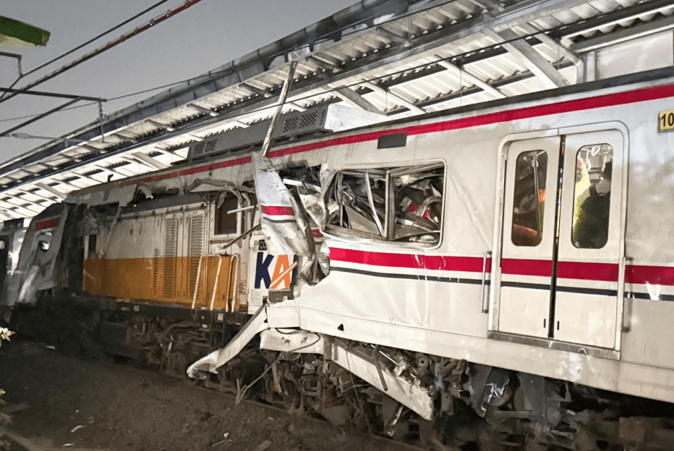 tabrakan-krl-dan-ka-argo-bromo-anggrek-di-bekasi-timur-korban-tewas-capai-7-orang